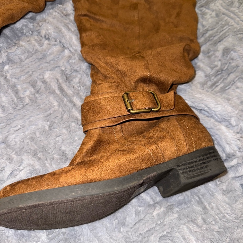Women’s zip up ankle boots Size 7 Brown